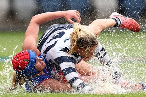 Georgie Prespakis of the Cats and Sarah Poustie of the Bulldogs compete for the ball in an AFLW match in Ballarat  on Sunday.