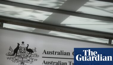 ‘Psychologically unsettling’: ATO pursuing more taxpayers for decades-old debt | Tax