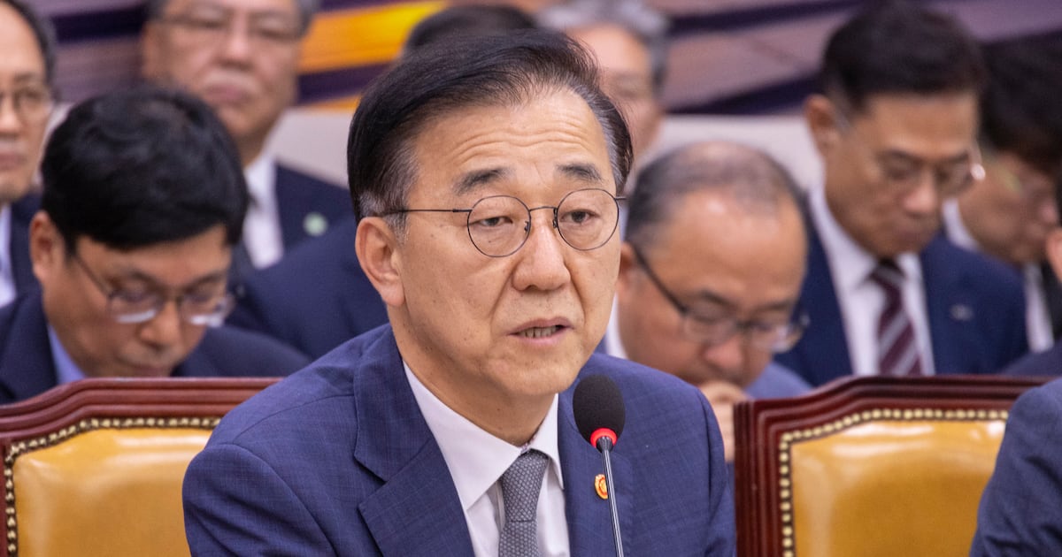 Minister Kim Yun-duk calls Chinese real estate purchases unfair - 조선일보