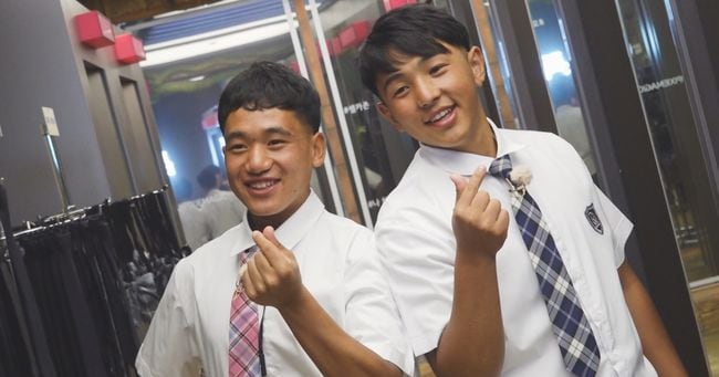 Nepalese Friends' Amusement Park Heaven and Hell - 조선일보