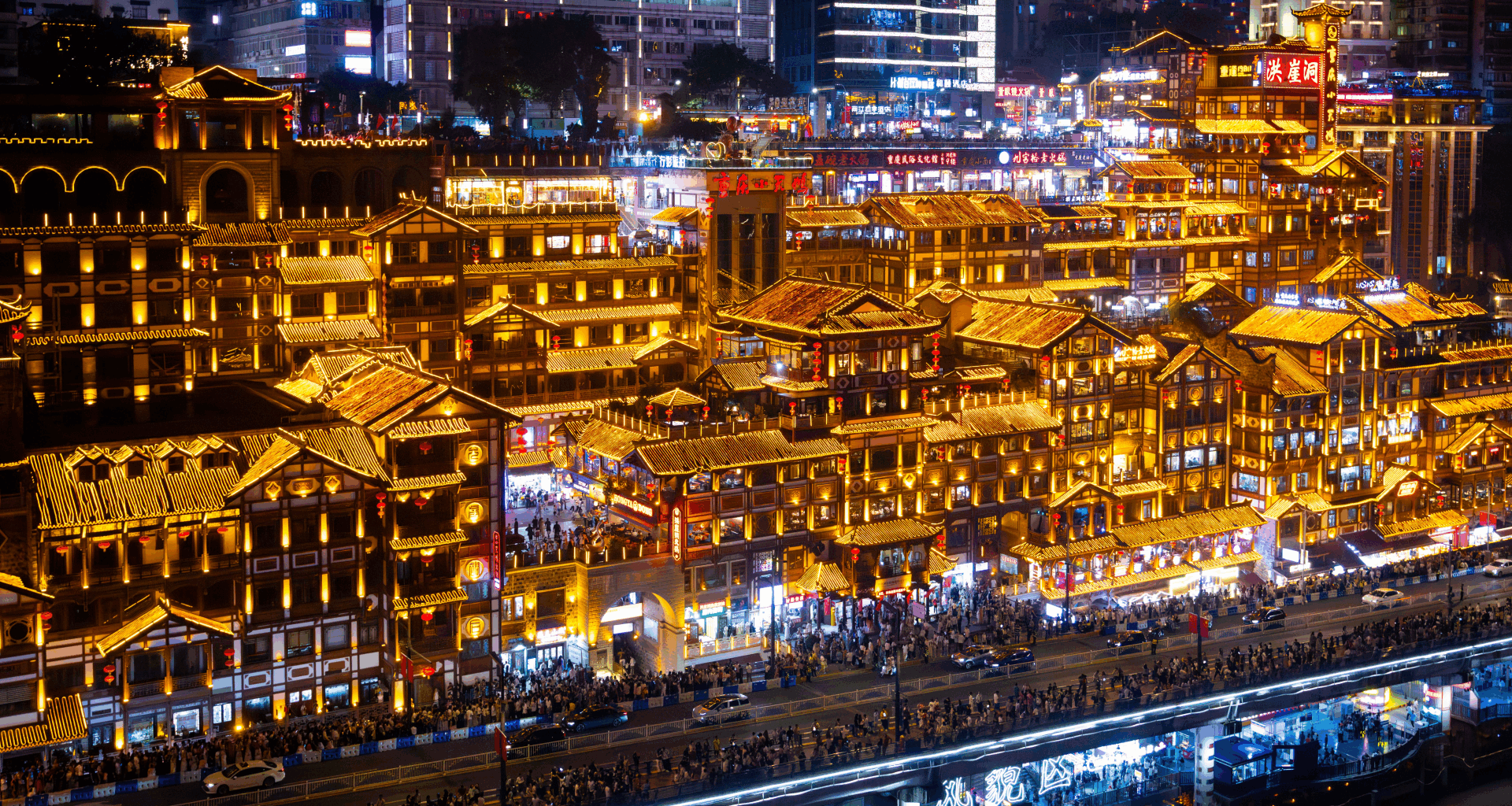 Crowds flock to Chongqing's Hongyadong as holiday tourism peaks - news.cgtn.com