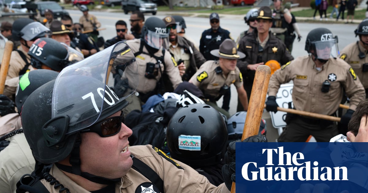 Chicago TV journalist pushed to ground and arrested during Ice raid, later released | Chicago