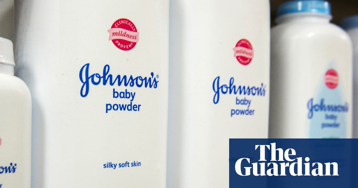 Thousands in UK open case against Johnson & Johnson over alleged talcum powder cancer link | Johnson & Johnson