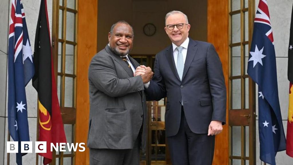 Australia signs key defence deal with Papua New Guinea