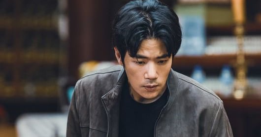 Kim Kang-woo Dominates Screen with Realistic Acting in AI-Powered 'Run to the West' - 조선일보