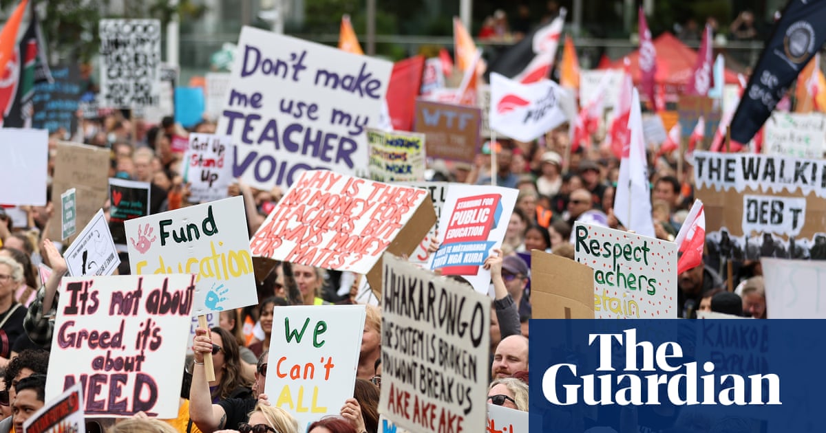 New Zealand ‘mega strike’: 100,000 public sector workers demand better conditions | New Zealand