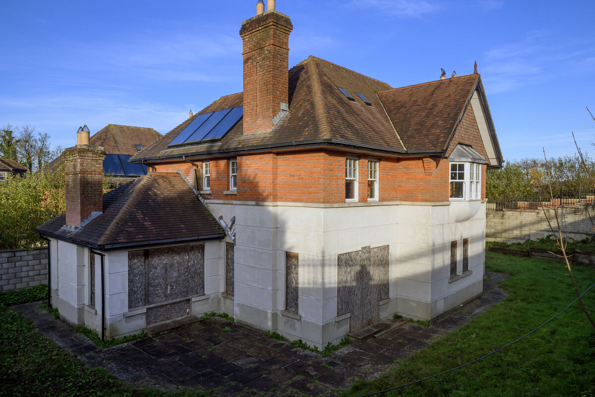 The homes are idle since one of the four detached homes completed as a showhome was offered individually at €1.3m in 2008.