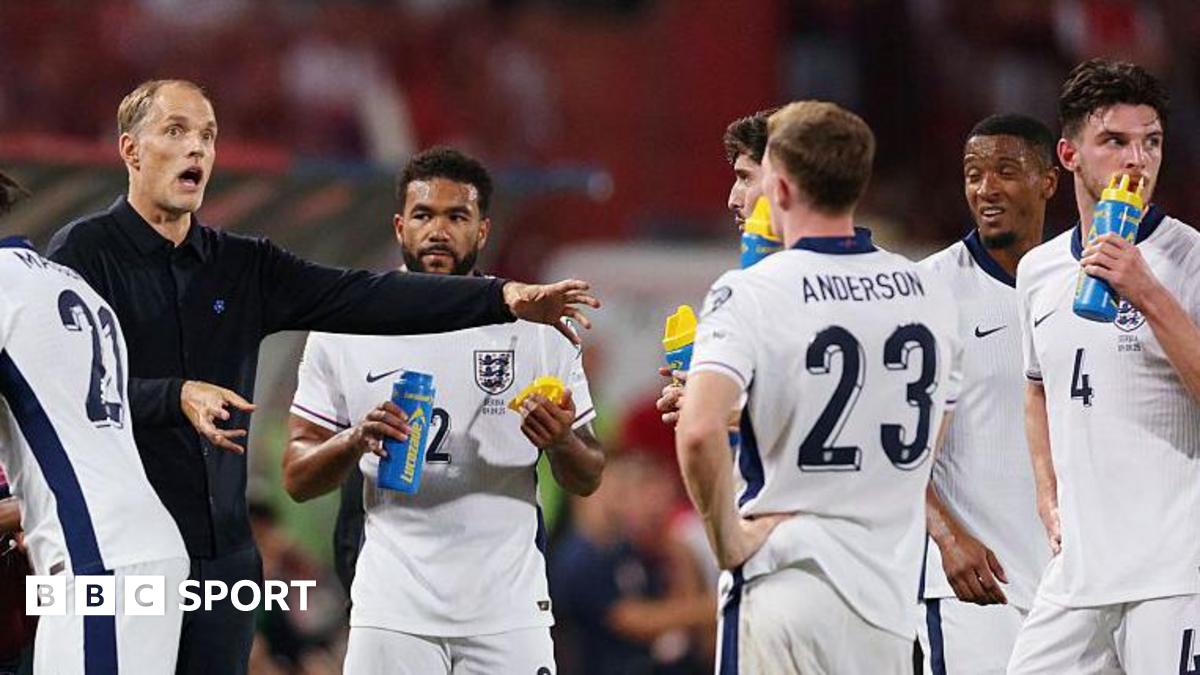 Thomas Tuchel gives instructions to England's players