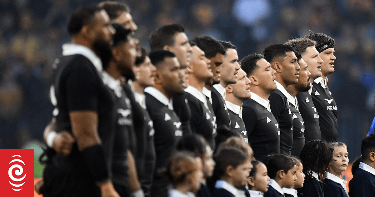 Scott Robertson keeps All Blacks squad steady for end of year tour