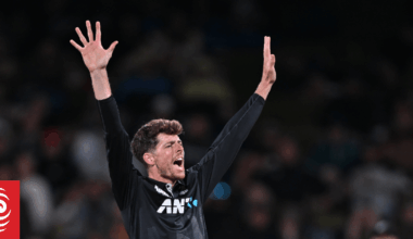 Live cricket updates: Black Caps v England, third and final T20