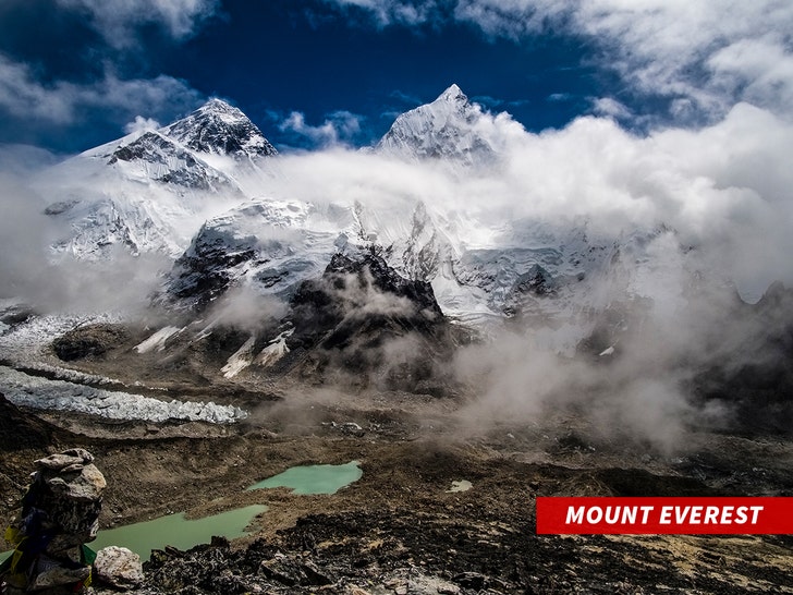 mount-everest-sub-getty-1