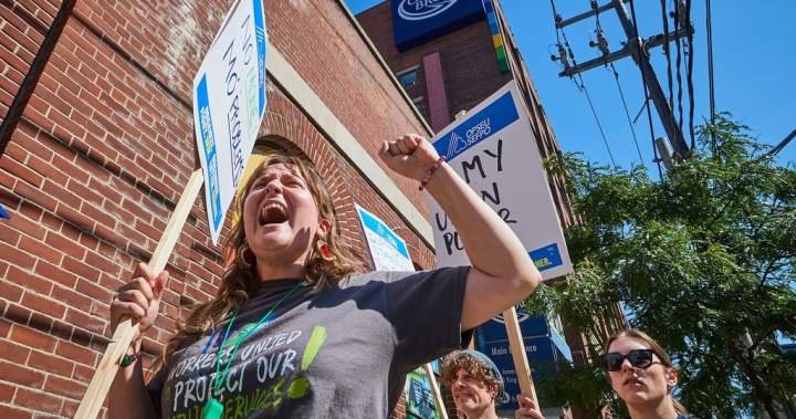 Classes cancelled at 2 Ontario college campuses amid support workers’ strike
