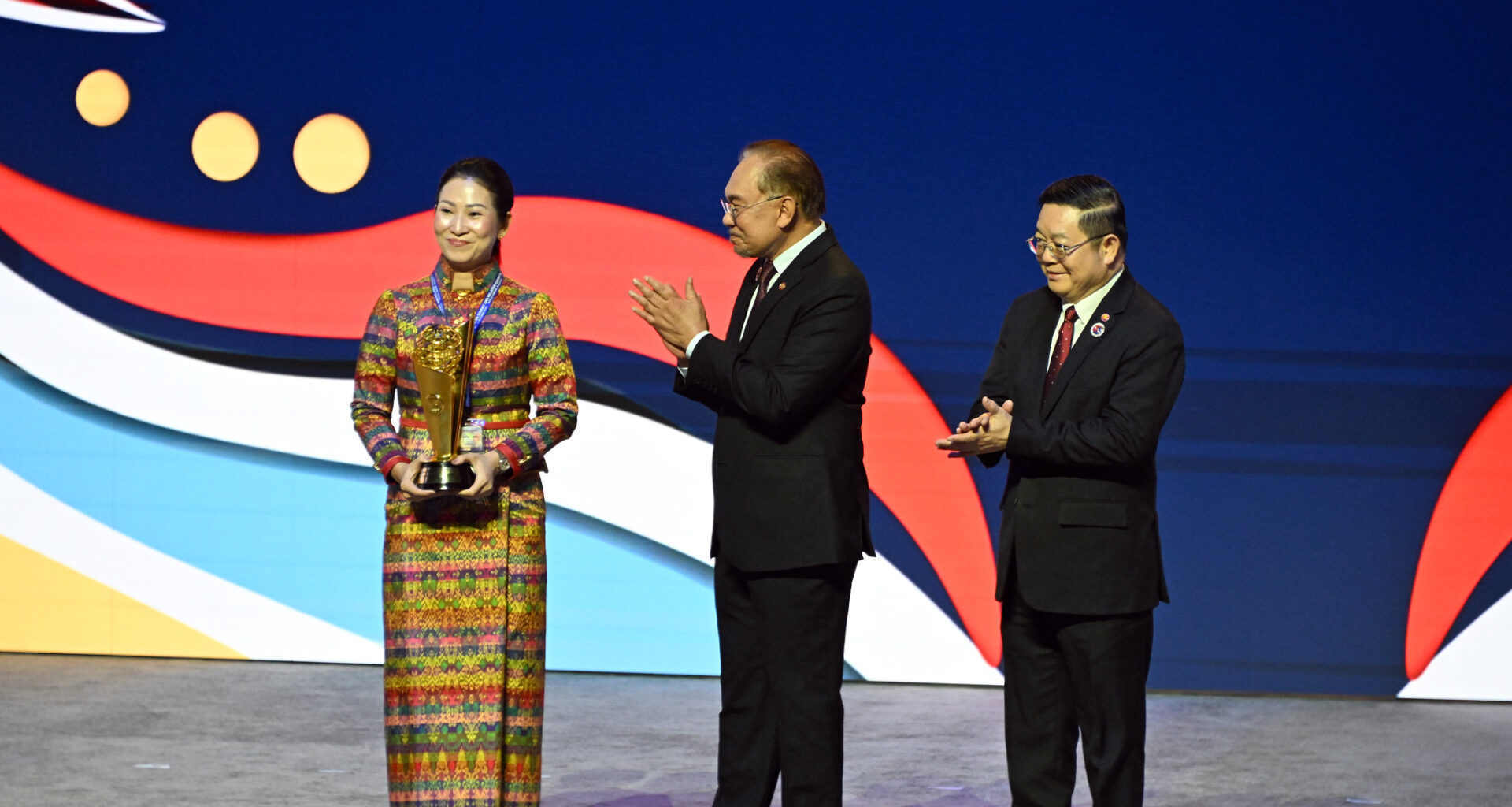 Union Youth Federations of Cambodia receives ASEAN Prize 2025