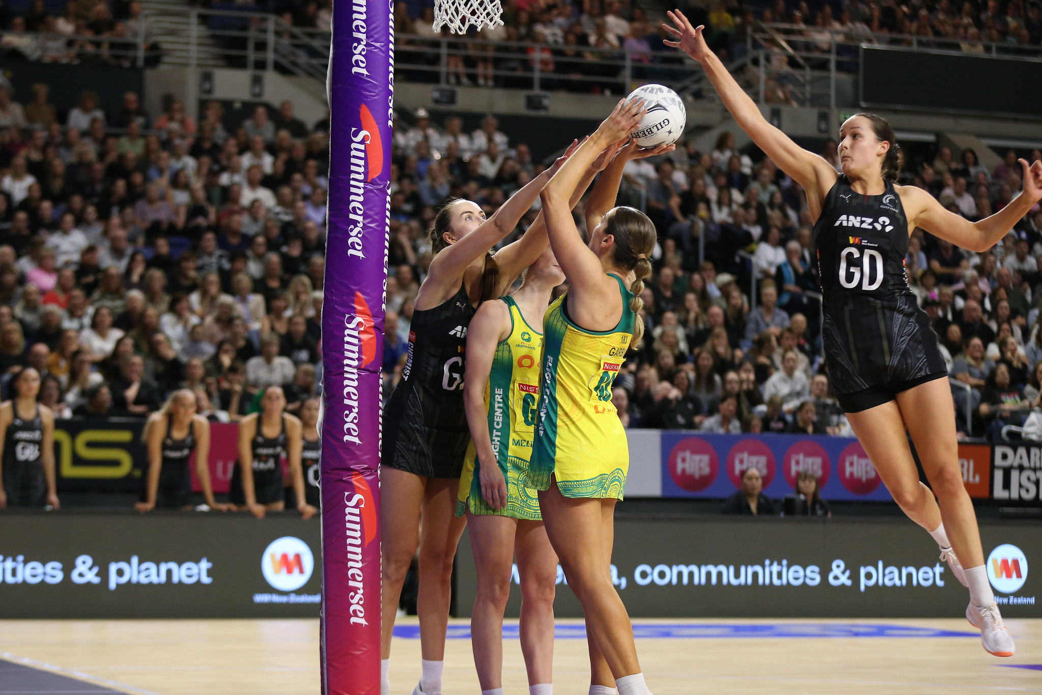 Catherine Hall (GD) and Kelly Jackson (GK) defend the shot in Game 4 of the Constellation Cup. Image: Graeme Laughton-Mutu