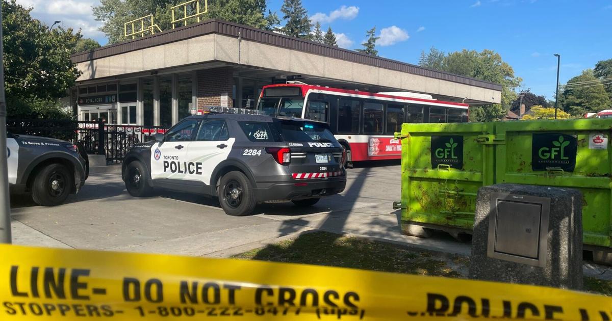 Woman dies after being pinned under TTC bus in Etobicoke, police say - Toronto Star