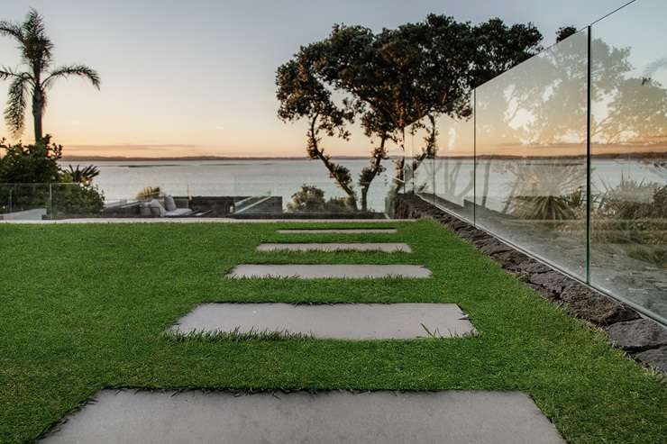 Sea Wall House, on Marine Parade, in Auckland's Herne Bay, was sold for more than $8.1m above its RV. Photo / George McNabb