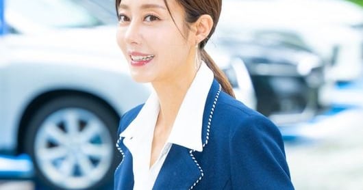 Lee Ji-hyun Launches Hair Design Career After Seven Failures - 조선일보