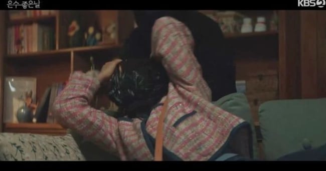 Lee Young-ae, Kim Young-kwang Face Deadly Cliffhanger as Drama Hits Record Ratings - 조선일보