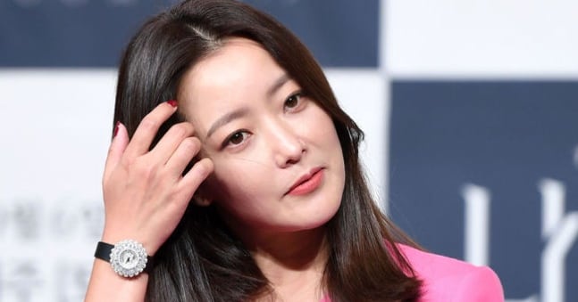 Actor Kim Hee-sun Mourns Mother's Passing - 조선일보