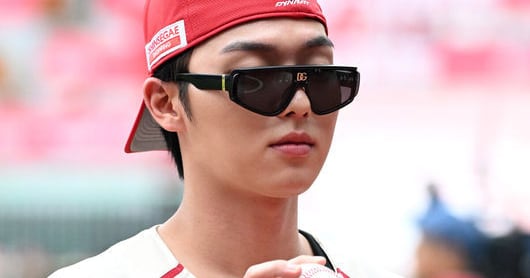 Choi Hyun-wook Apologizes for Fast Pitch Toward Child in Ceremonial Incident - 조선일보