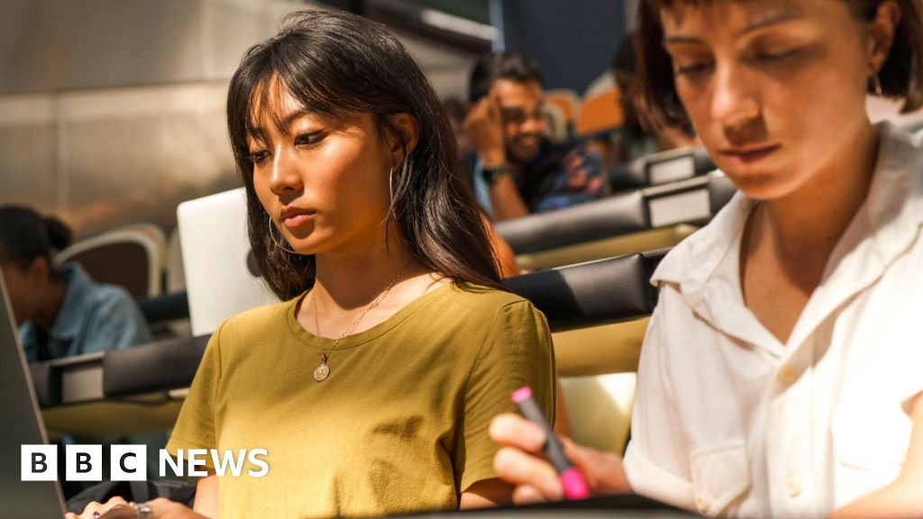 University tuition fees in England to rise with inflation every year from 2026