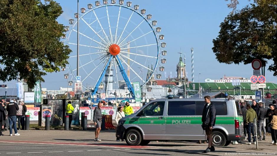Oktoberfest reopens after Munich bomb scare – DW – 10/01/2025