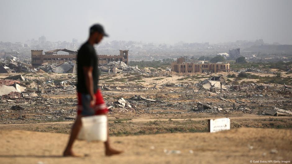 Gaza strikes reported ahead of Egypt talks – DW – 10/06/2025