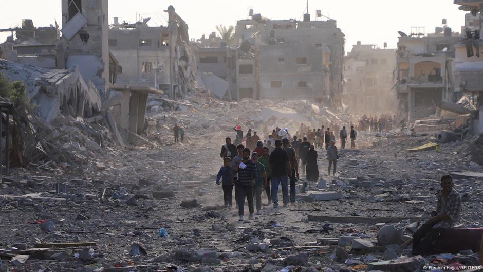 Israeli troops start pulling back from parts of Gaza – DW – 10/10/2025