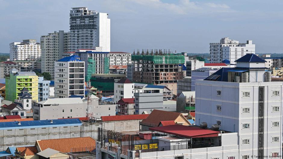 South Korea bans travel to Cambodia over scam centers – DW – 10/15/2025