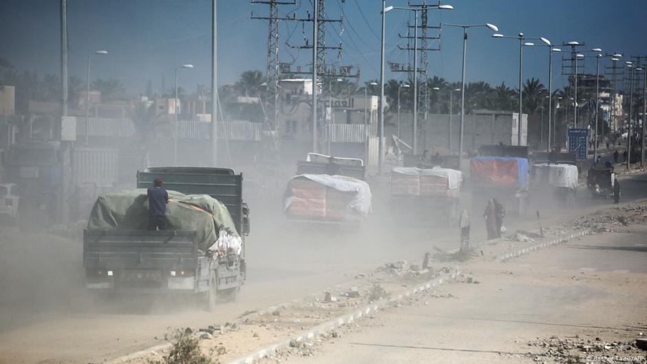 UN faces difficult task delivering aid to Gaza – DW – 10/18/2025