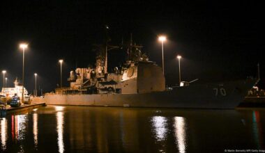 US holding survivors from 'drug boat' off Venezuela – DW – 10/18/2025