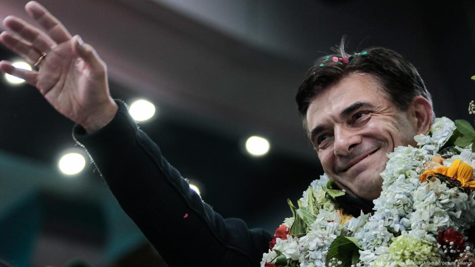 Bolivia: Centrist Paz wins presidency - DW