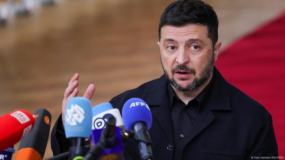 Kyiv hails new EU, US sanctions on Russia – DW – 10/23/2025