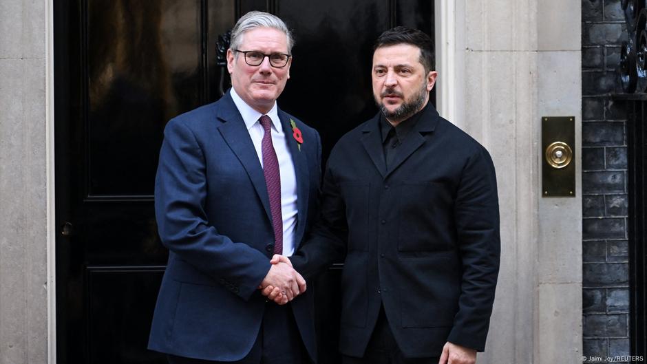 Zelenskyy in UK for talks with allies on missiles – DW – 10/24/2025