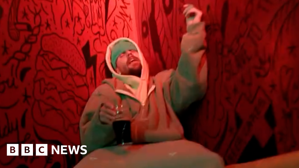 Justin Bieber films new music video in Dundee pub