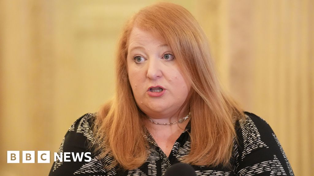 Justice minister condemns 'mob' outside home