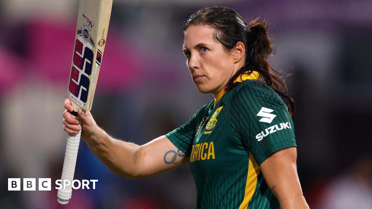Amy Jones and Tammy Beaumont go to shake hands after England completed victory over South Africa