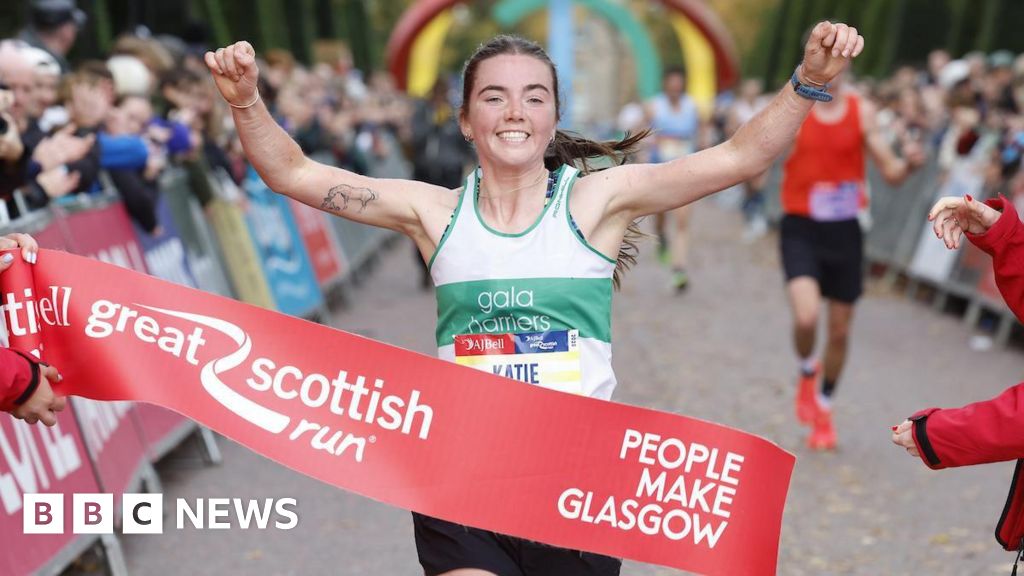 Thousands join Great Scottish Run on streets of Glasgow