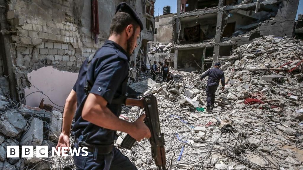 Deadly fighting erupts between Hamas and Palestinian clan