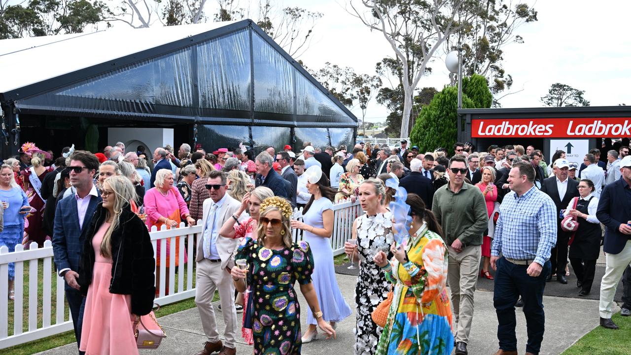 Melbourne Racing: Geelong Cup Day