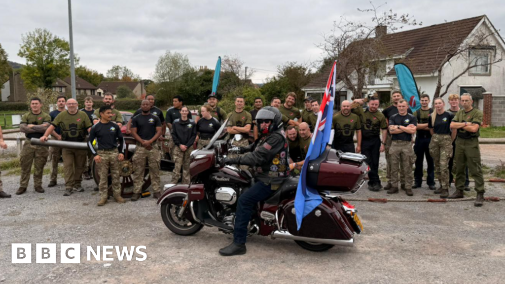 Soldiers' attempting 'virtually-impossible' field gun trek