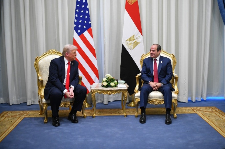 Trump says humanitarian aid ‘pouring in’ to Gaza as ceasefire sets in – Middle East Monitor