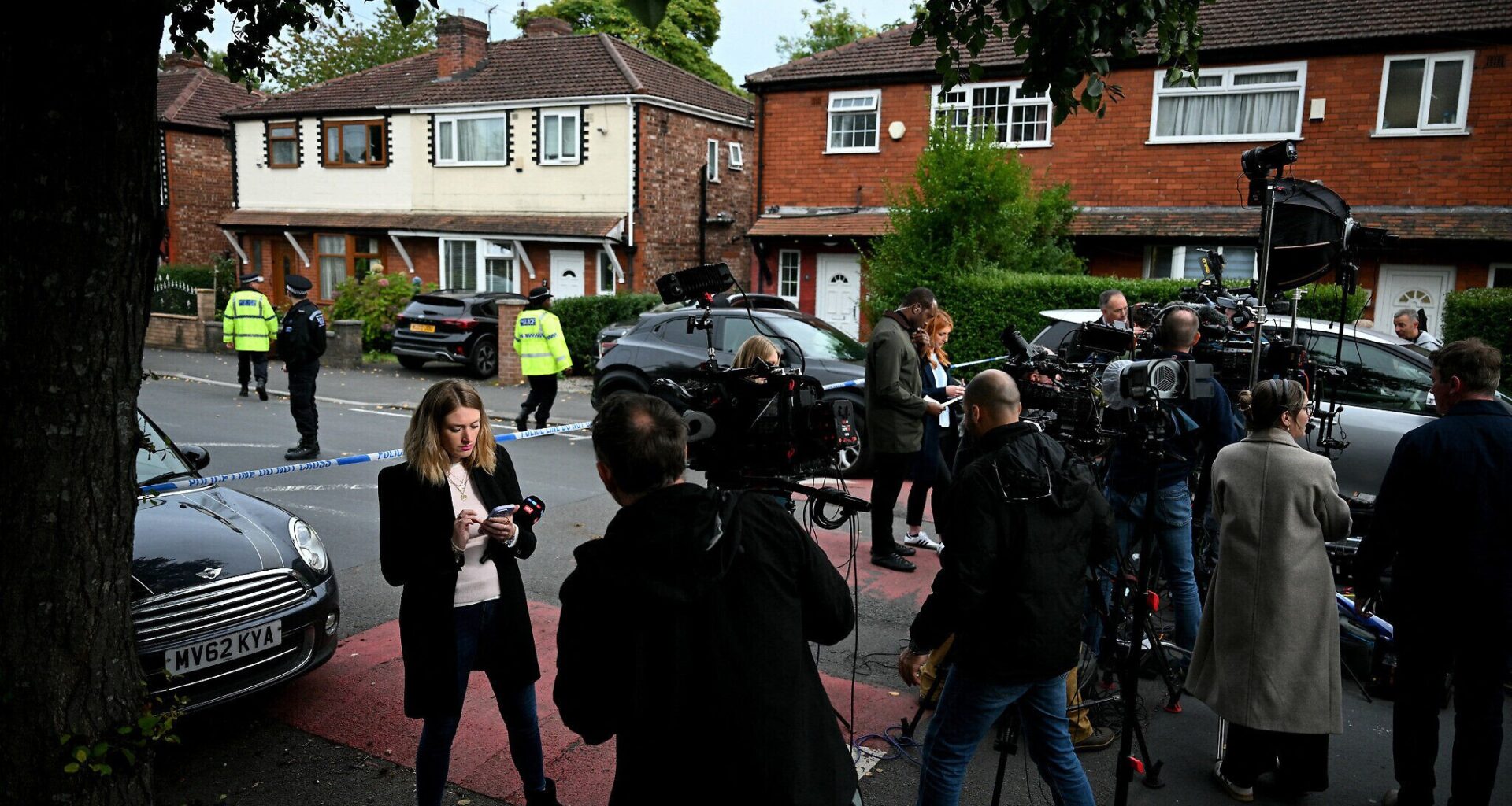 Manchester attacker named; Starmer: Suspect 'attacked Jews because they are Jews'