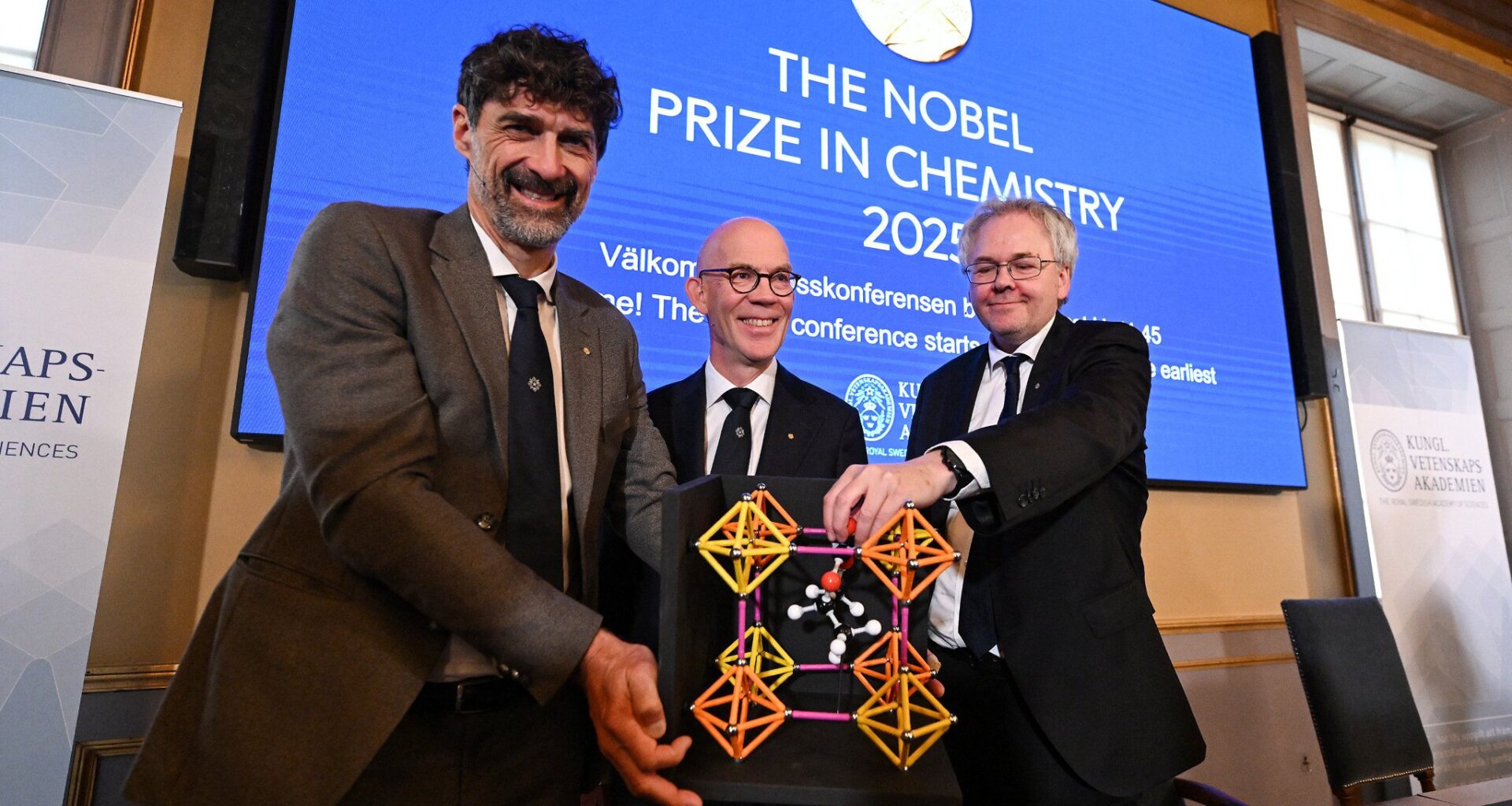 US scientist of Palestinian descent among three winners of Nobel prize for chemistry
