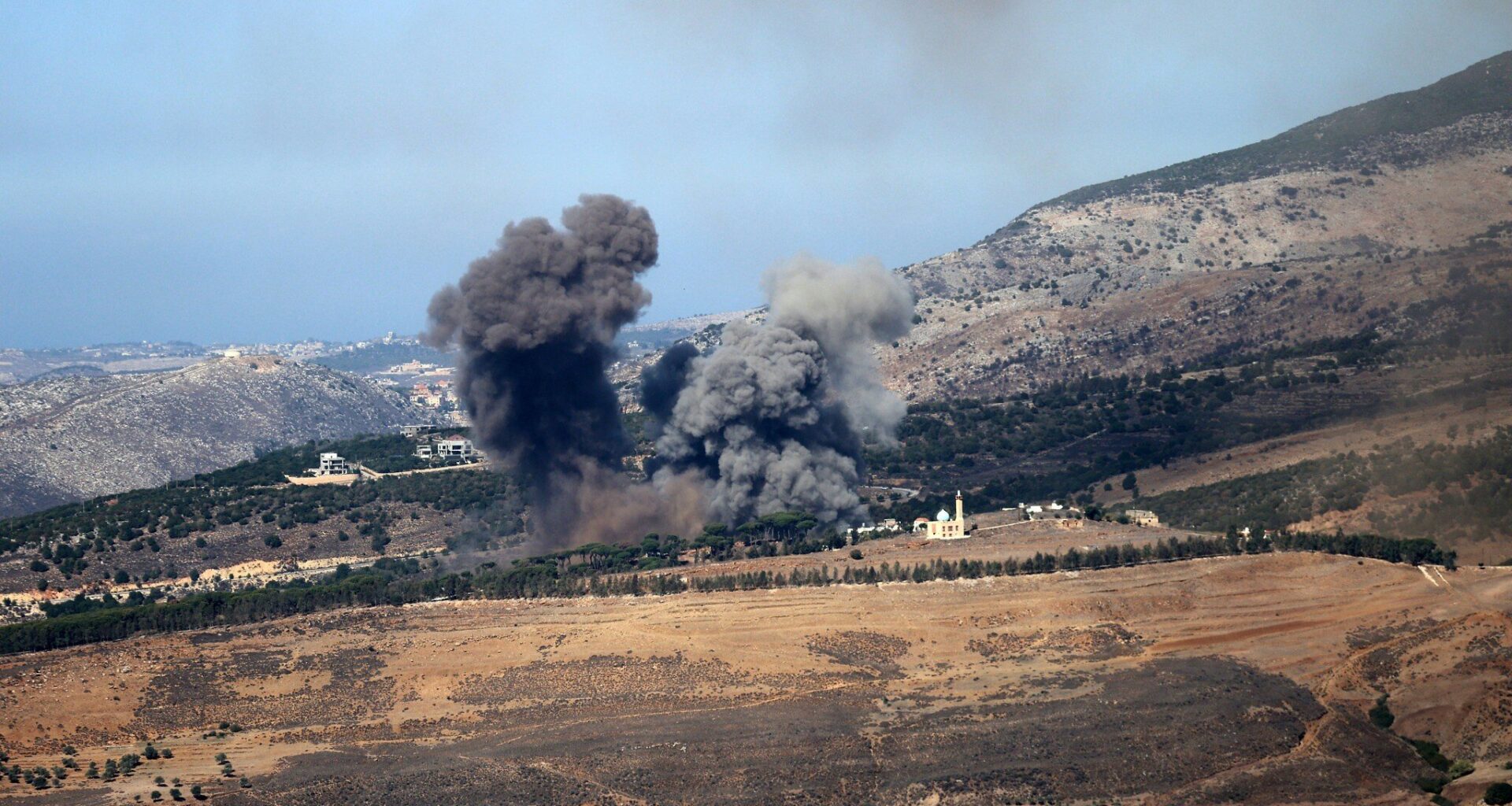 IDF troops raid southern Lebanon town before dawn, kill municipal employee