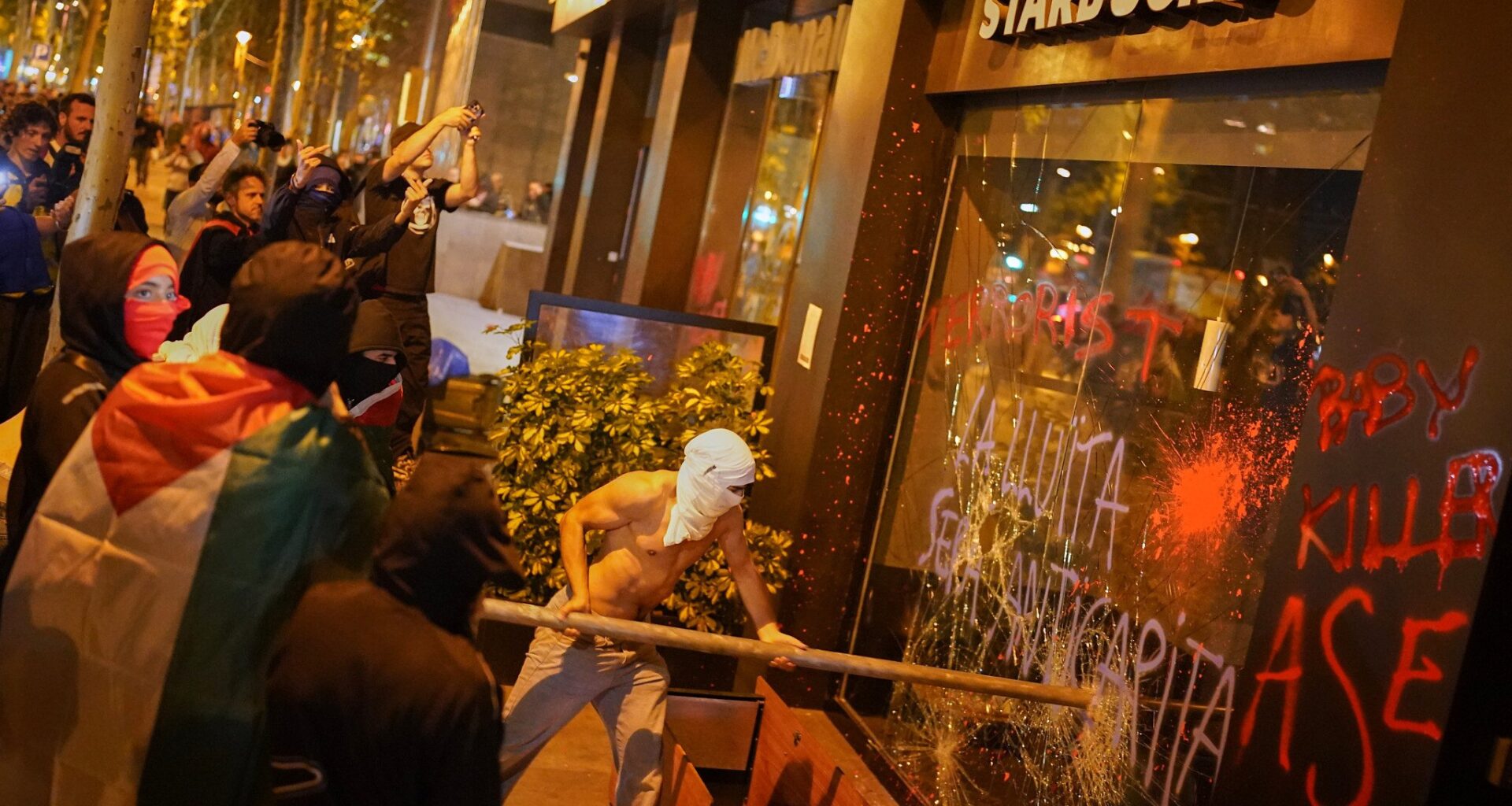 Anti-Israel rioters break store windows, light fires as thousands march in Barcelona - The Times of Israel