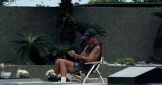 Singer Koo Jun-yup Confesses Dreaming of Late Wife at Grave - 조선일보