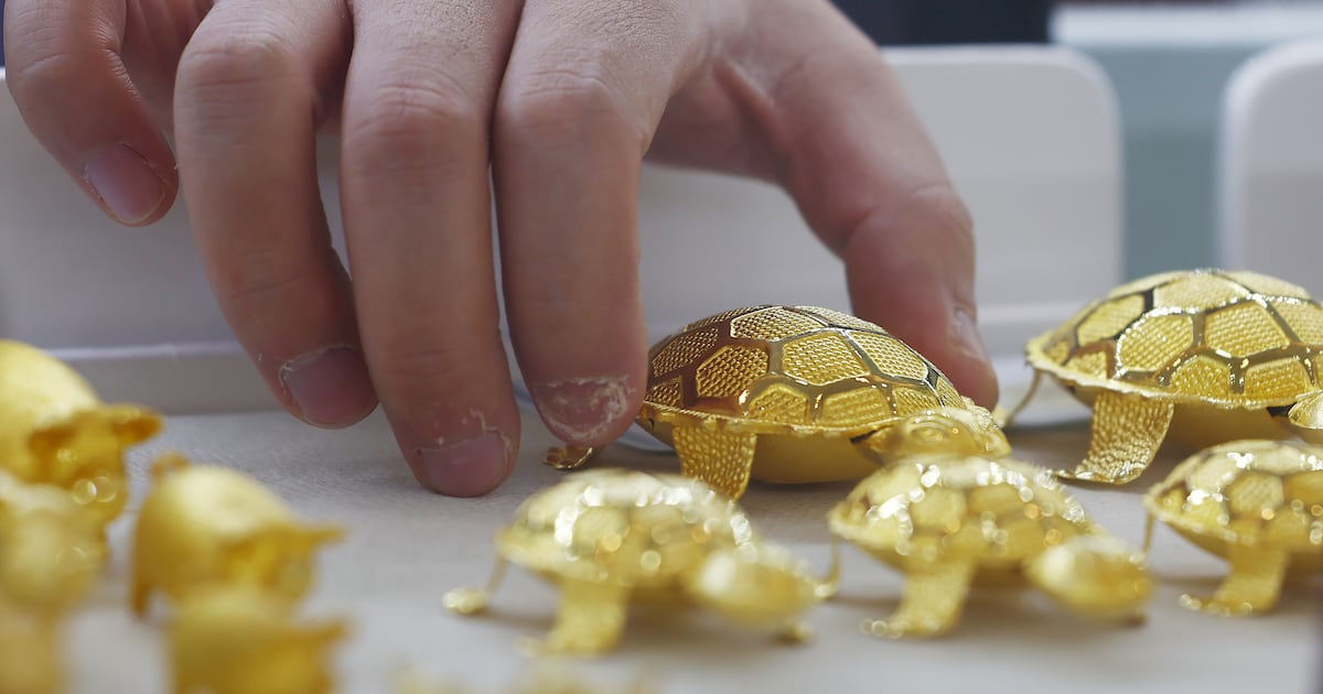 Gold Prices Plunge, ETFs Crash - 조선일보