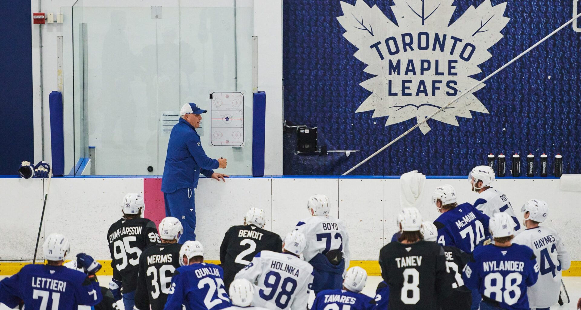 Maple Leafs finalize roster with last-day juggle, send Cowan down