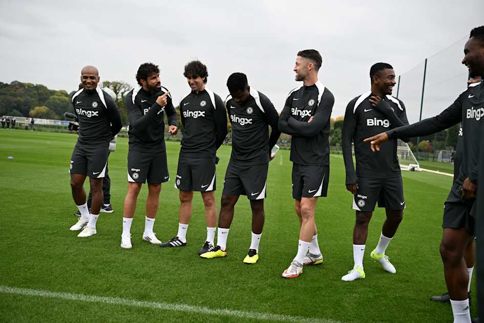 Gallery: 25 pictures as Chelsea Legends prepare for Stamford Bridge return | News | Official Site